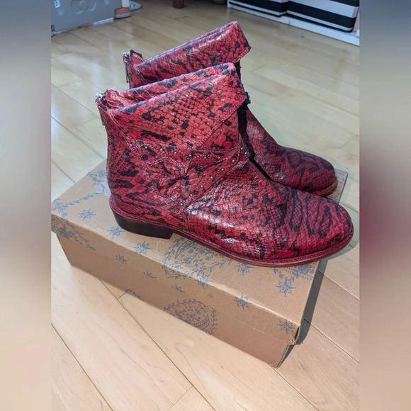 Free People Alamosa Red Snakeskin Moto Bootie BNWT Size 7.5 EU 38 $178 - Picture 3 of 8